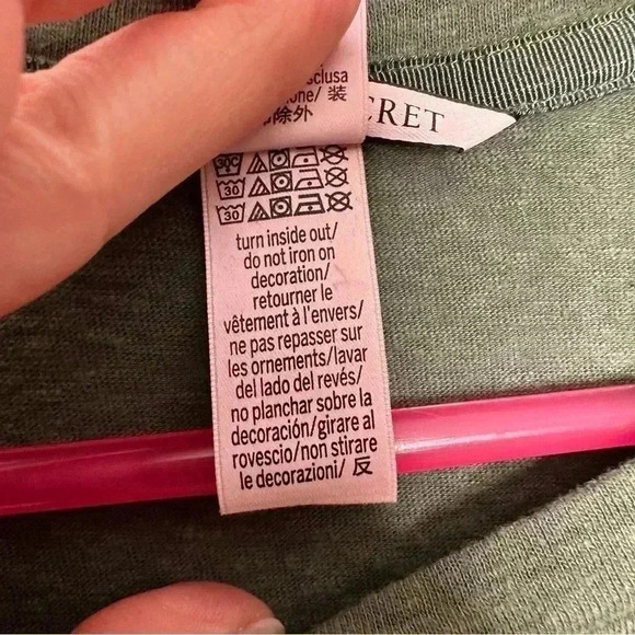 Victoria’s Secret T-Shirt Front Pocket Green / White Embroidery Size Extra Large - Picture 8 of 16